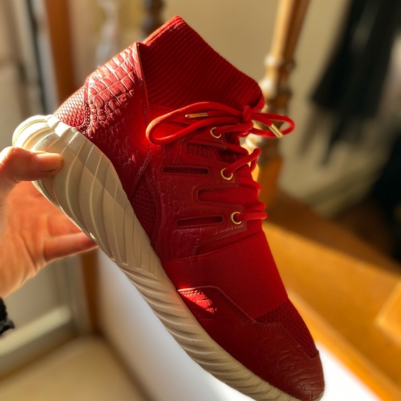 I’m selling my Adidas they are size 10 and they are red and white and gold - Picture 2 of 3